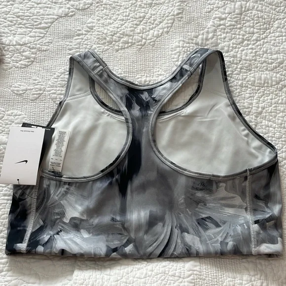 XXL Nike Swoosh Sports bra - Picture 2 of 4